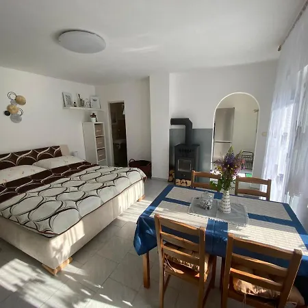 Beníškovec, Apartamento *