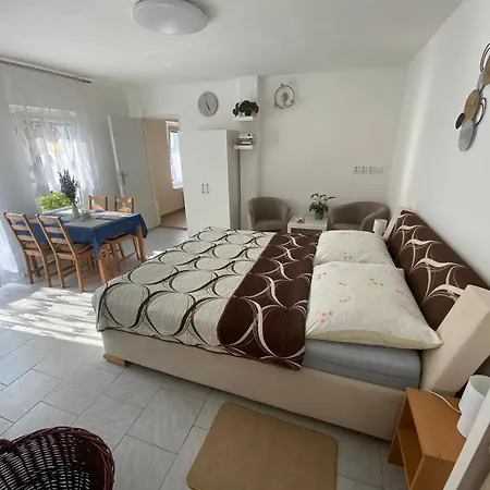 Beníškovec, Apartamento *