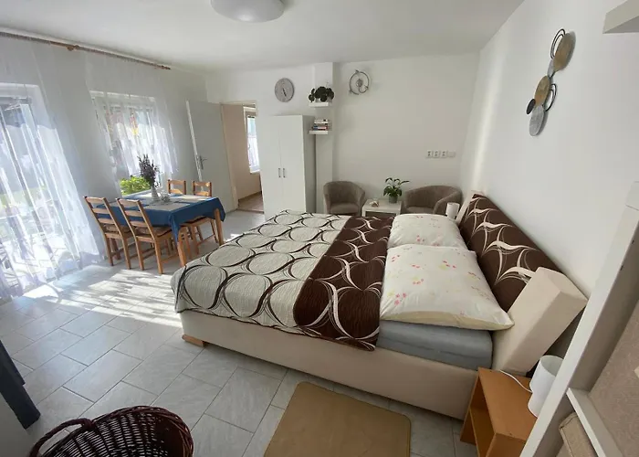 Beniskovec, Lägenhet *